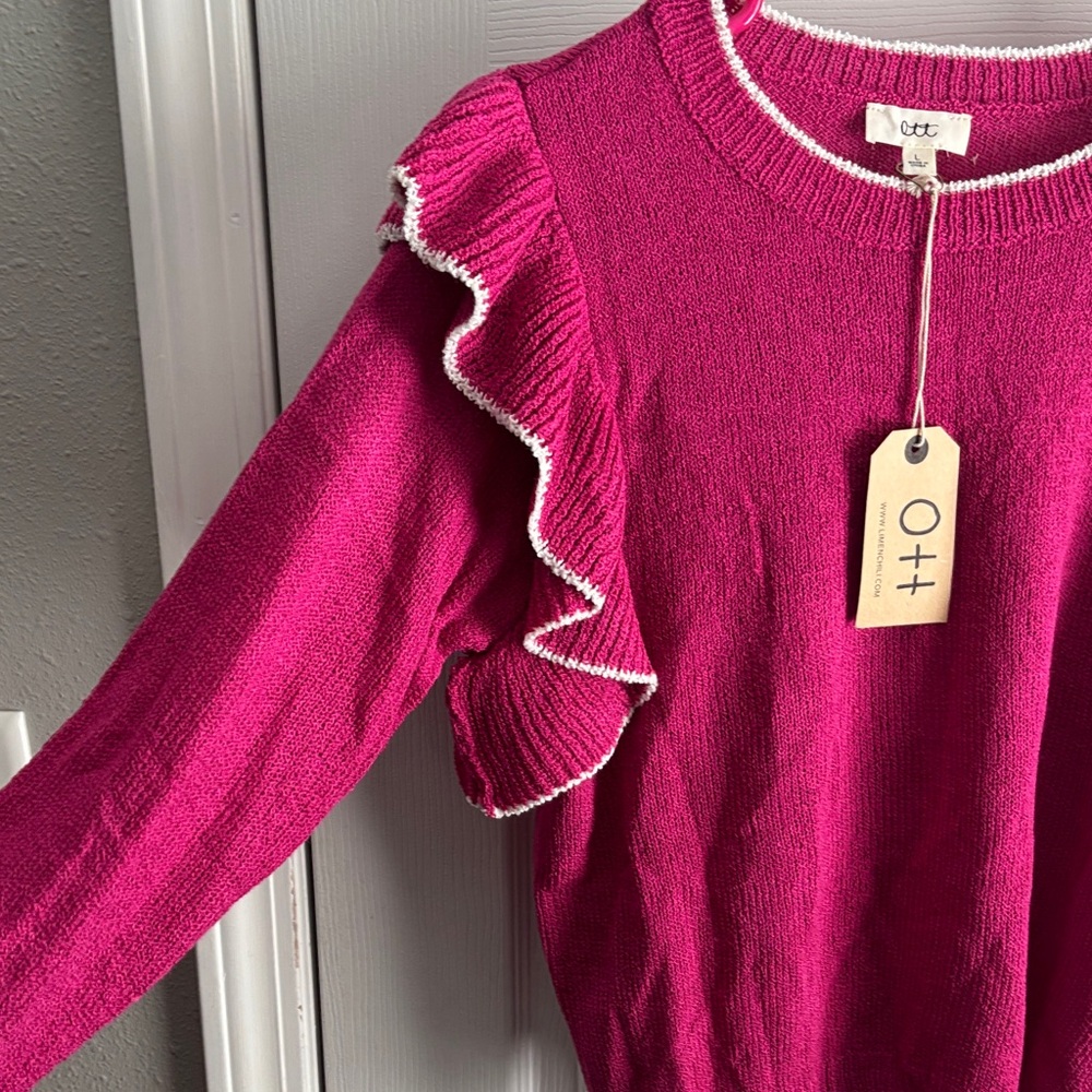 Chic Magenta Ruffle Sweater - Picture 4 of 5